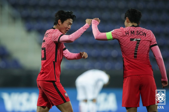 Hwang Ui-jo, left, and captain Son Heung-min celebrate after scoring the opener during the match against Mexico at Stadion Wiener Neustadt in Austria on Saturday. [KFA]