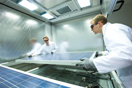 Hanwha Q Cells’ solar power modules are being tested at a technology center in Germany. According to Hanwha Solutions, which owns Hanwha Q Cells, on Tuesday it won a dispute against Chinese rival LONGi Solar Technology. The Chinese Examination and Invalidation Department of the Patent Office (Cnipa) ruled in favor of the Korean solar cell and module developer on two patents disputes. [HANWHA Q CELLS]