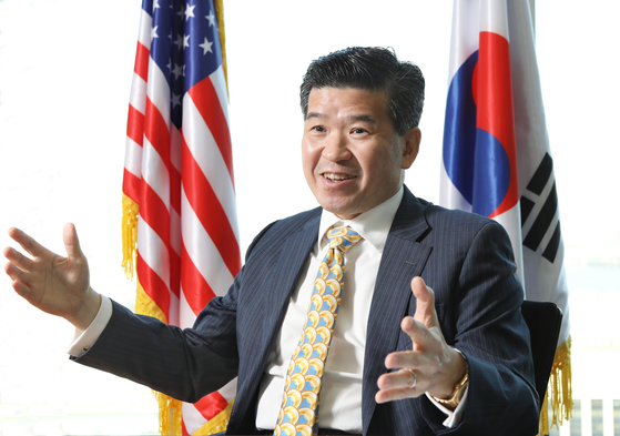 James Kim, American Chamber of Commerce (Amcham) in Korea chairman and CEO, discusses Korea's stance as an investment site for U.S. companies and pending business issues in Korea and the United States, during an interview with the Korea JoongAng Daily at Amcham Korea's headquarters in Yeouido, western Seoul. [PARK SANG-MOON]