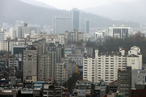 A view of apartments in Gangnam District, southern Seoul, on Nov. 19. [YONHAP] 