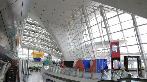 The virtual reality (VR) exhibition "Beyond Reality over Incheon Airport," organized by Bucheon International Fantastic Film Festival (Bifan), is being held at Incheon International Airport Terminal 1. [BIFAN]