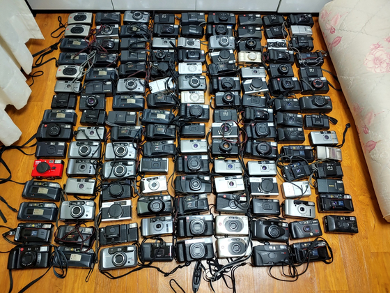 Cameras smuggled from overseas are displayed in a room on Monday. More than 193,000 illegally imported products worth around 46.8 billion won ($42.9 million) were found from September to November, according to the Korea Customs Service on Monday. The smugglers purchased the goods claiming they were under the $150 tariff-free threshold. [KOREA CUSTOMS SERVICE] 