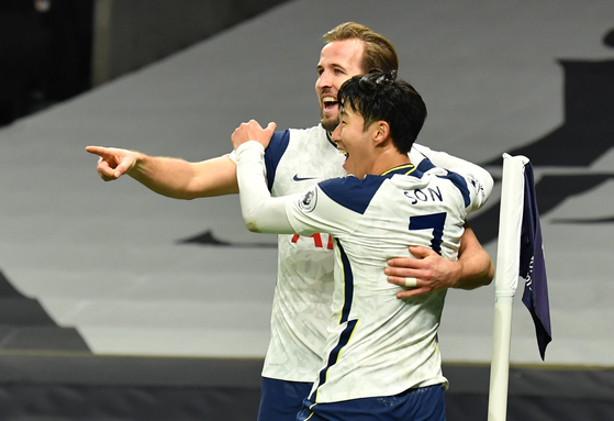 Harry Kane and Son Heung-min celebrate scoring their second goal during Tottenham Hotspur's game against Arsenal on Dec. 6. [REUTERS/YONHAP]