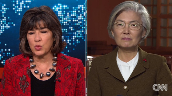 South Korean Foreign Minister Kang Kyung-wha, right, speaks with Christiane Amanpour, CNN’s chief international correspondent, in an interview Wednesday. [SCREEN CAPTURE]