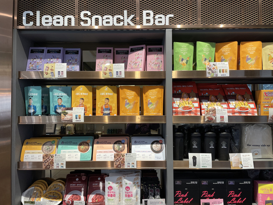 Snack bar shelves with healthier food options at Sun The Bud in southern Seoul's Gangnam District. [LEE SUN-MIN]