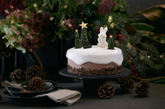 Lotte Hotel's Christmas-themed Black Forest cake. [LOTTE HOTEL] 