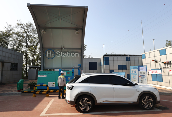 A hydrogen car fueling station in Sangam, Seoul, that was opened in October 2020. [YONHAP]
