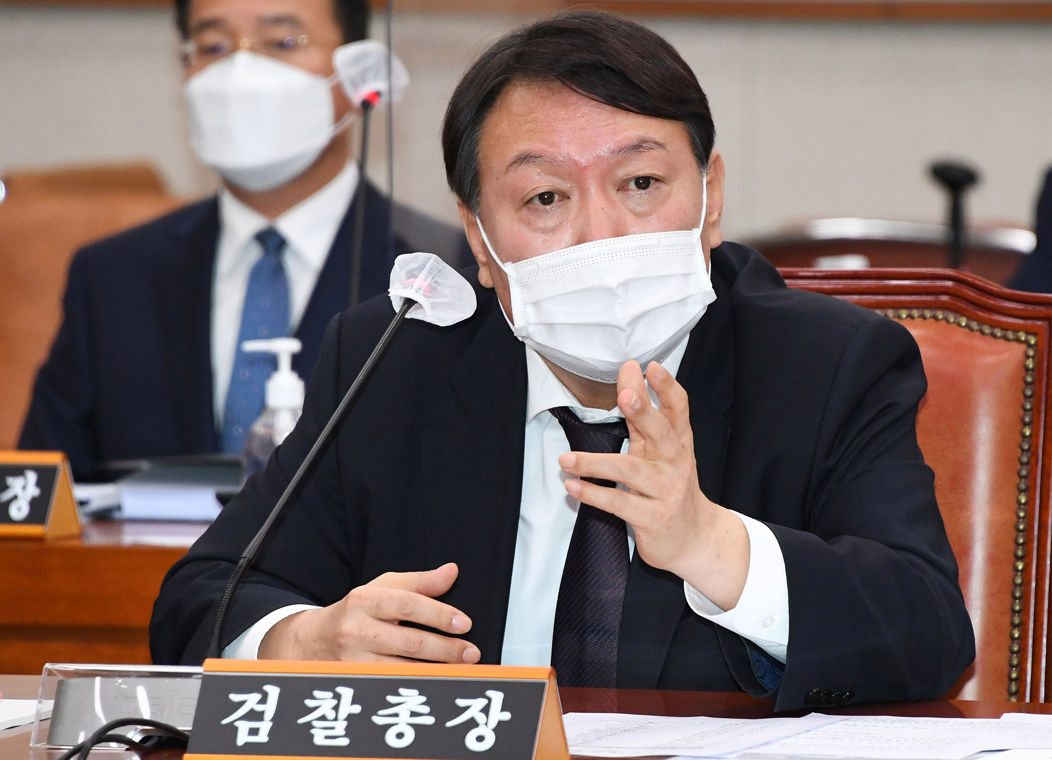 Prosecutor General Yoon Seok-youl answers questions from lawmakers in the National Assembly on Oct. 22. [JOONGANG PHOTO]