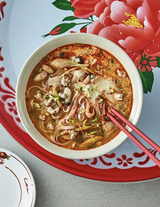 Tom yum noodle soup by Soi Yeonnam is available on Market Kurly. [SCREEN CAPTURE]