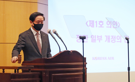 Woo Kee-hong, president of Korean Air Lines, at an extraordinary shareholder meeting held at company headquarters in Gangseo District, western Seoul, on Wednesday. [YONHAP]