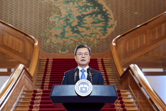 President Moon Jae-in on Monday gives a New Year address at the Blue House on Monday. [YONHAP] 