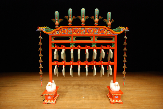 Pyeongyeong, or the tuned sonorous chime. [NATIONAL GUGAK CENTER]