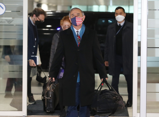 Harry Harris, outgoing U.S. Ambassador to Korea, arrives at Incheon International Airport to take a flight back to the United States on Thursday. [NEWS1]