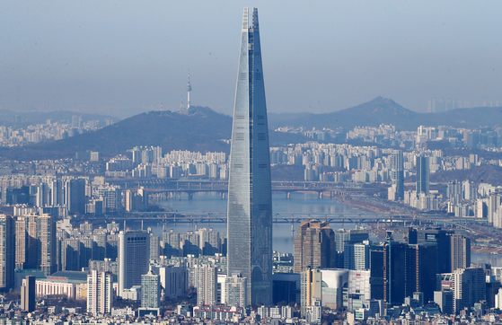 N Seoul Tower on Mount Namsan can be seen from southern parts of Seoul as visibility in the city was good on Sunday as fine dust levels were low. [NEWS1]