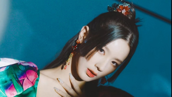  A captured image from the music video of girl group (G)I-DLE's new track ″Hwaa,″ which was criticized by Korean fans for its usage of Japanese and Chinese images in its traditional theme for the song, instead of sticking to something strictly Korean. [CUBE ENTERTAINMENT]