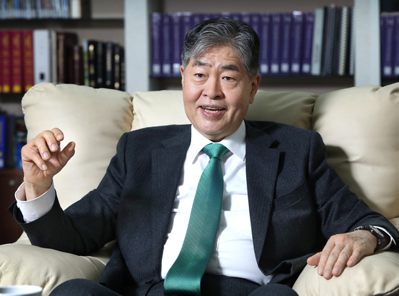 Younghoon David Kim, Daesung Group chairman and honorary chairman of World Energy Council at his office in central Seoul. [PARK SANG-MOON]