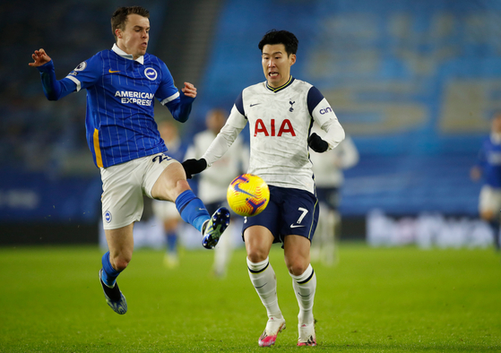 Brighton midfielder Solly March, left, vies with Tottenham Hotspur striker Son Heung-min during the Premier League match between Brighton and Tottenham Hotspur at the American Express Community Stadium in Brighton, England on Sunday. [AFP/YONHAP]