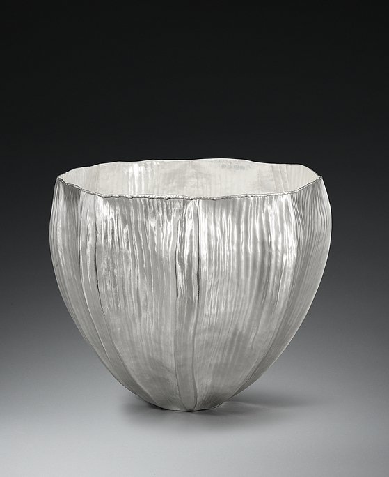 "Icicle Flower" by artist and silversmith William Lee now on view at Huue Craft Seoul gallery in the Shilla Hotel, central Seoul. [WILLIAM LEE]
