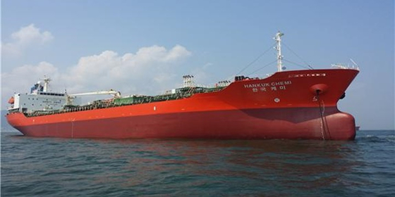 South Korean oil tanker MT Hankuk Chemi was seized by Iranian authorities on Jan. 4, in the Strait of Hormuz. Iran agreed Tuesday to release all crew members except the captain. [YONHAP]