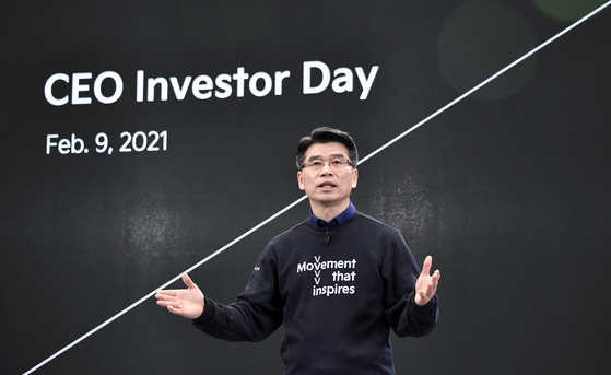 Kia CEO Song Ho-sung gives a presentation during an online investor relations event on Tuesday. [KIA]