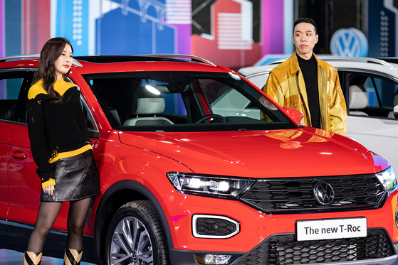 Red Velvet's Seulgi, left, and rapper BewhY pose with the T-Roc. [VOLKSWAGEN KOREA]