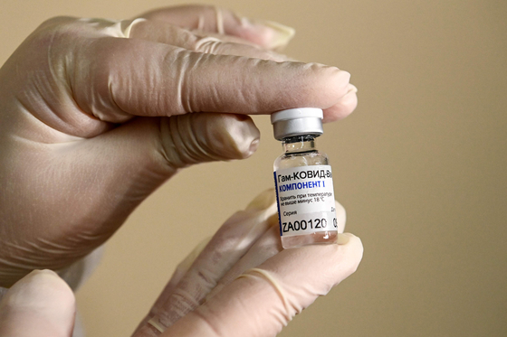 A sample of Sputnik V, a Covid-19 vaccine developed and approved by Russia. [AFP/YONHAP]