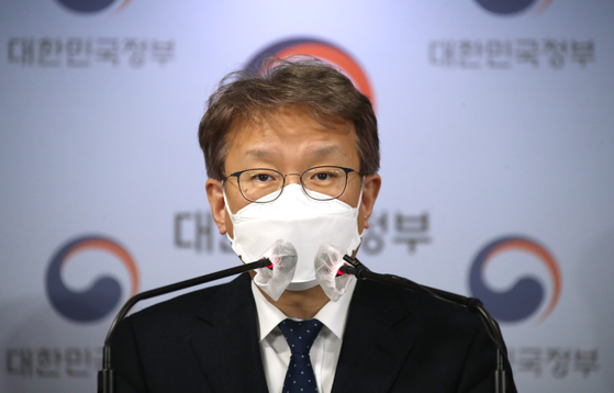 Kwon Chil-seung, Minister of SMEs and Startups, during a press briefing at the government complex in Seoul on Tuesday. [YONHAP]