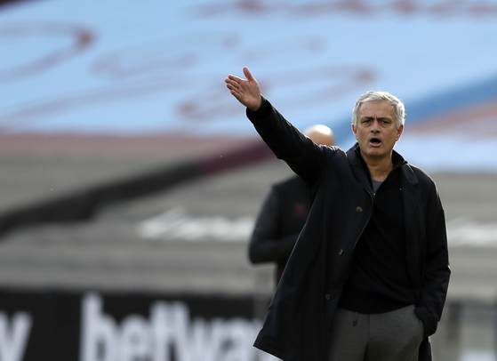 Tottenham Hotspur manager Jose Mourinho reacts during the English Premier League match against West Ham at the London Stadium in London on Sunday. [AP/YONHAP]
