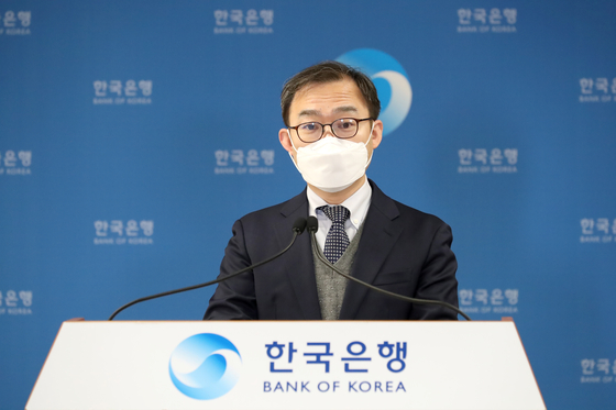 Song Jae-chang, head of monetary and financial statistics team at the Bank of Korea, speaks during an online briefing held Tuesday. [BANK OF KOREA]