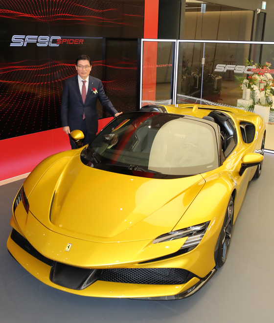 Kim Gwang-cheol, CEO of FMK, a Korean importer and distributor of Ferrari cars, promote the SF90 Spider at its exhibition hall in Seocho District, southern Seoul on Thursday. The SF90 Spider has three electric motors. [YONHAP]
