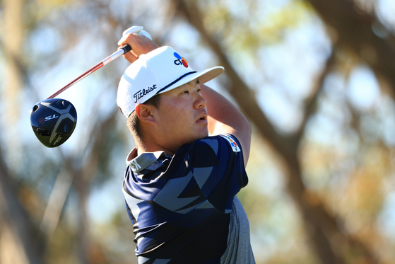 Im Sung-jae plays his shot from the third tee during the first round of the Arnold Palmer Invitational at the Bay Hill Club and Lodge in Orlando, Florida, on March 04. [GETTY IMAGES]