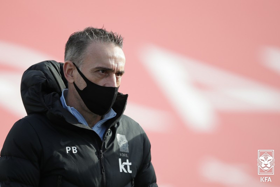 Korean national football team head coach Paulo Bento is seen on the sidelines of the pitch at BSFZ Arena in Austria, where Korea faced Qatar on Nov. 17, 2020. [KFA]