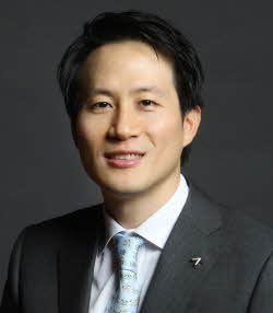 Park Chul-whan, Kumho Petrochemical senior vice president. [JOONGANG PHOTO]