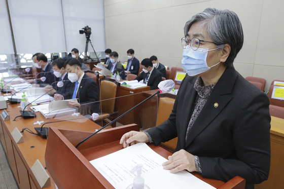 Korea Disease Control and Prevention Agency commissioner Jeong Eun-kyeong speaks before the health committee of the National Assembly on Wednesday. [YONHAP]