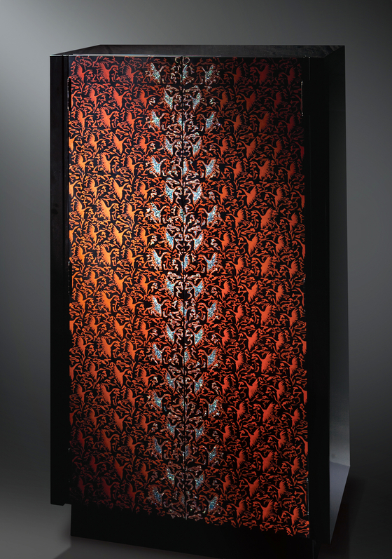  A colored lacquer cabinet [PARK SANG-MOON] 