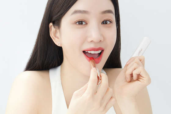 Actor Jung Ryeo-won promotes LF’s vegan cosmetics brand Athe. [LF]