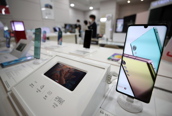 LG Electronics smartphones are put on display at a store in central Seoul, on April 5. [YONHAP]