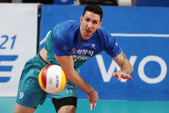 Alexandre Ferreira of the Seoul Woori Card Wibees serves the ball during the second game of the playoff series against OK Savings Bank Rush & Cash at Jangchung Gymnasium in central Seoul on Wednesday. [NEWS1]