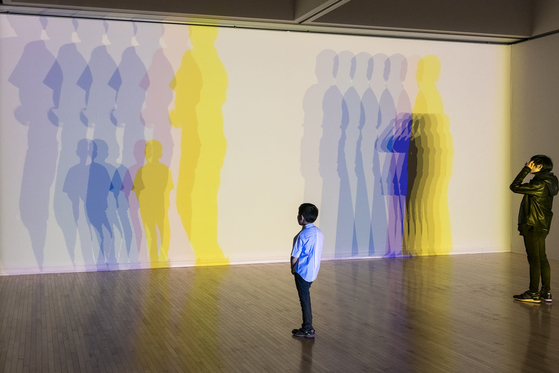 The renowned Danish artist Olafur Eliasson’s interactive art piece “Your Uncertain Shadow” is part of a special exhibition at Art Busan 2021. [ART BUSAN]