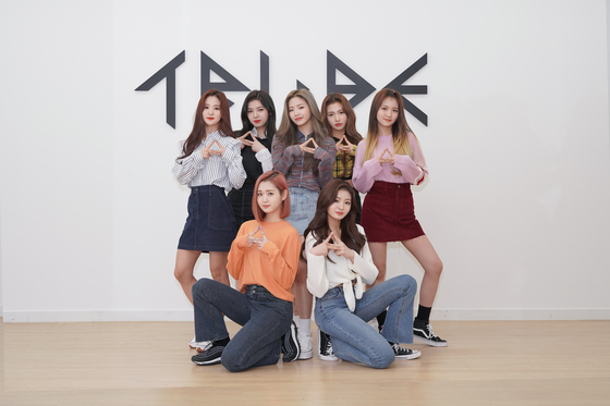 Girl group TRI.BE poses for photos after an interview with the Korea JoongAng Daily in their dance studio in southern Seoul. [JEON TAE-GYU] 