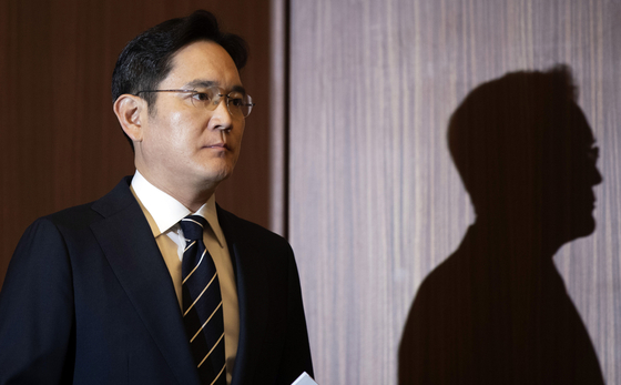 Lee Jae-yong, vice chairman at Samsung Electronics, enters a conference room at the company's office in Seocho-dong, southern Seoul, on May 6, last year. [YONHAP]