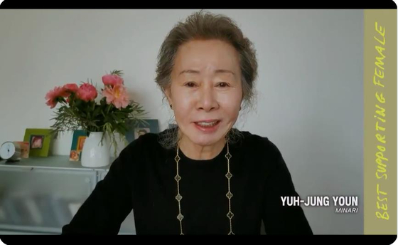 Youn Yuh-jung receives the Best Supporting Female award at the 2021 Film Independent Spirit Awards, held in Los Angeles on April 22, local time. [YONHAP]