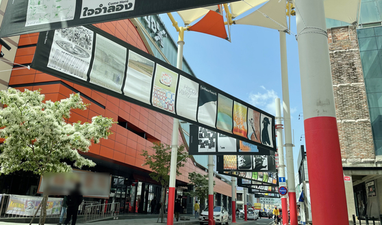 This April 30 file photo shows a street in Jeonju, North Jeolla, decorated with signs promoting the 22nd Jeonju International Film Festival. [YONHAP] 