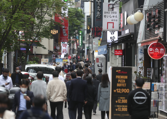 People crowd a street in Myeong-dong, Seoul, an area that was hit hard by Covid-19 outbreak. Increasing economic activity is contributing to tax revenue. [YONHAP]