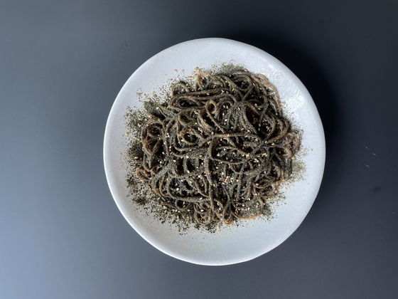 The homemade version of Gogiri Makguksu's most popular dish, buckwheat noodles with perilla seed oil. [LEE SUN-MIN]