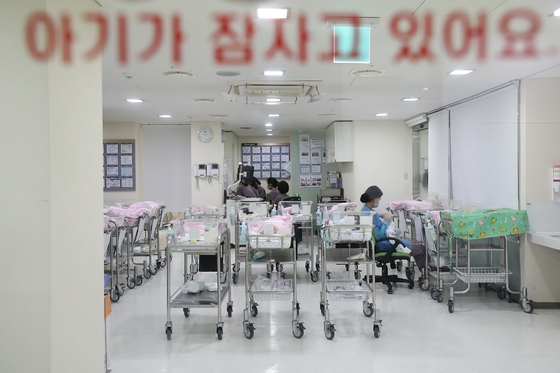 Maternity ward at a hospital in Seoul. [YONHAP] 