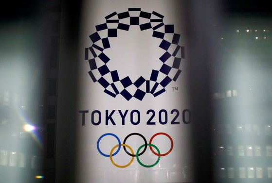 The logo of the Tokyo Olympic Games, at the Tokyo Metropolitan Government Office building in Tokyo. [REUTERS/YONHAP]