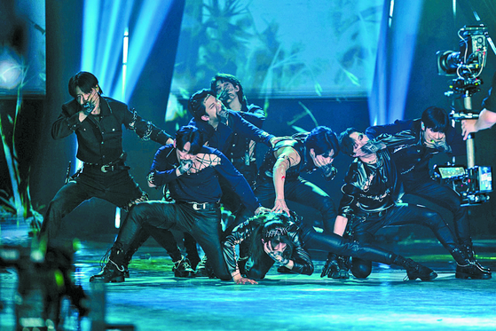 Boy band Stray Kids perform on Mnet's audition program "Kingdom: Legendary War."[MNET]