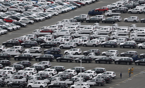  Hyundai Motor vehicles for export parked at the port in Ulsan on May 21. [YONHAP]