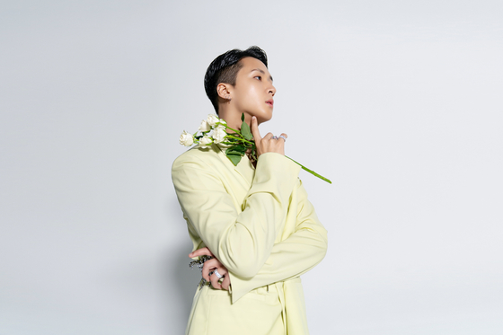Rapper Ravi, member of boy band VIXX and head of his agency Groovlin, releases his fourth EP ″Roses″ on Thursday. [GROOVL1N]